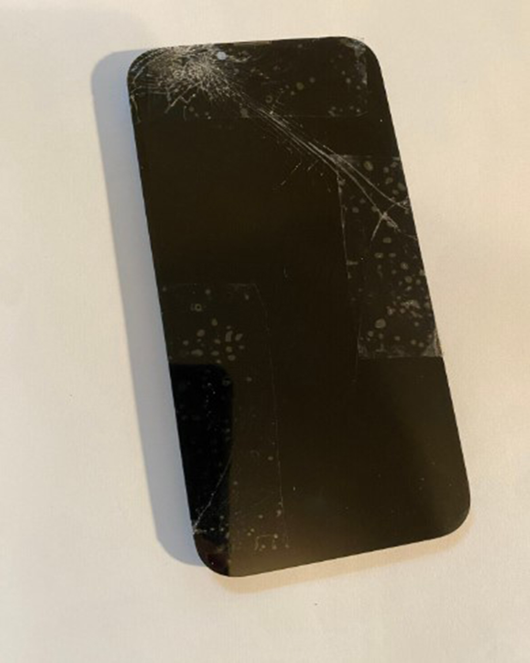 picture of broken iphone screen