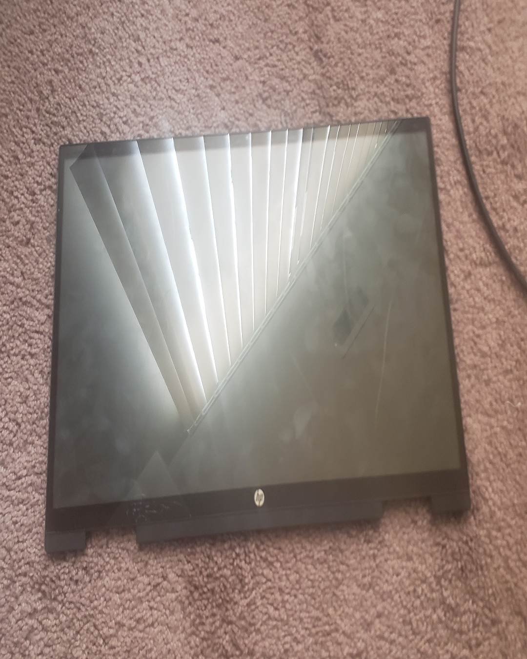 picture of broken computer screen